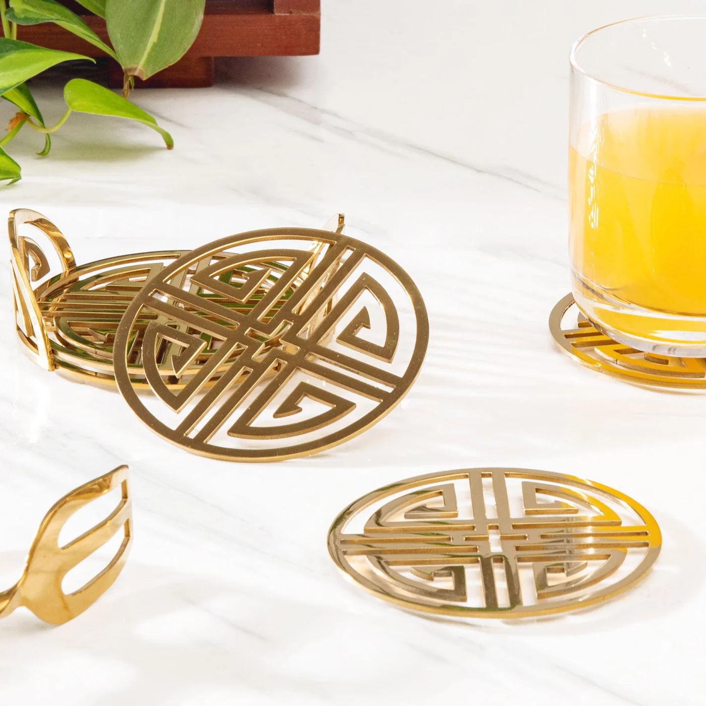 VALENCIA GOLD ROUND COASTER SET WITH HOLDER (SET OF 6)