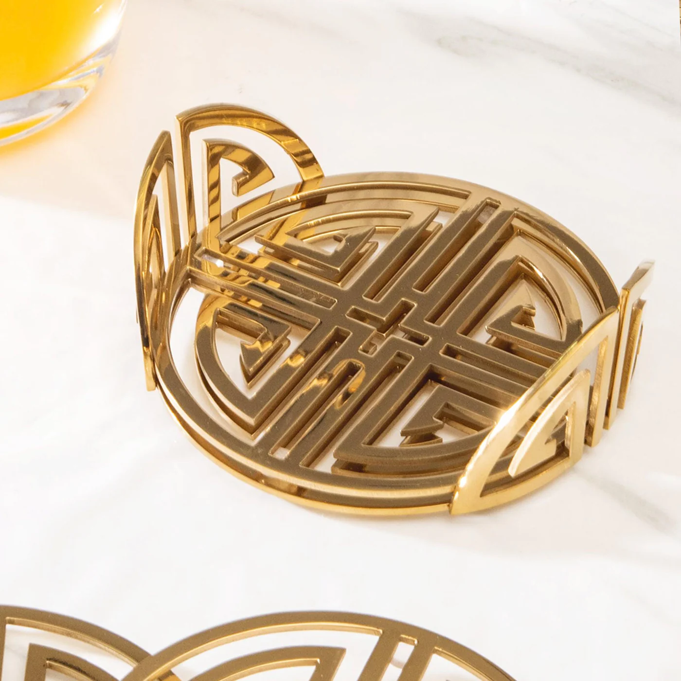 VALENCIA GOLD ROUND COASTER SET WITH HOLDER (SET OF 6)