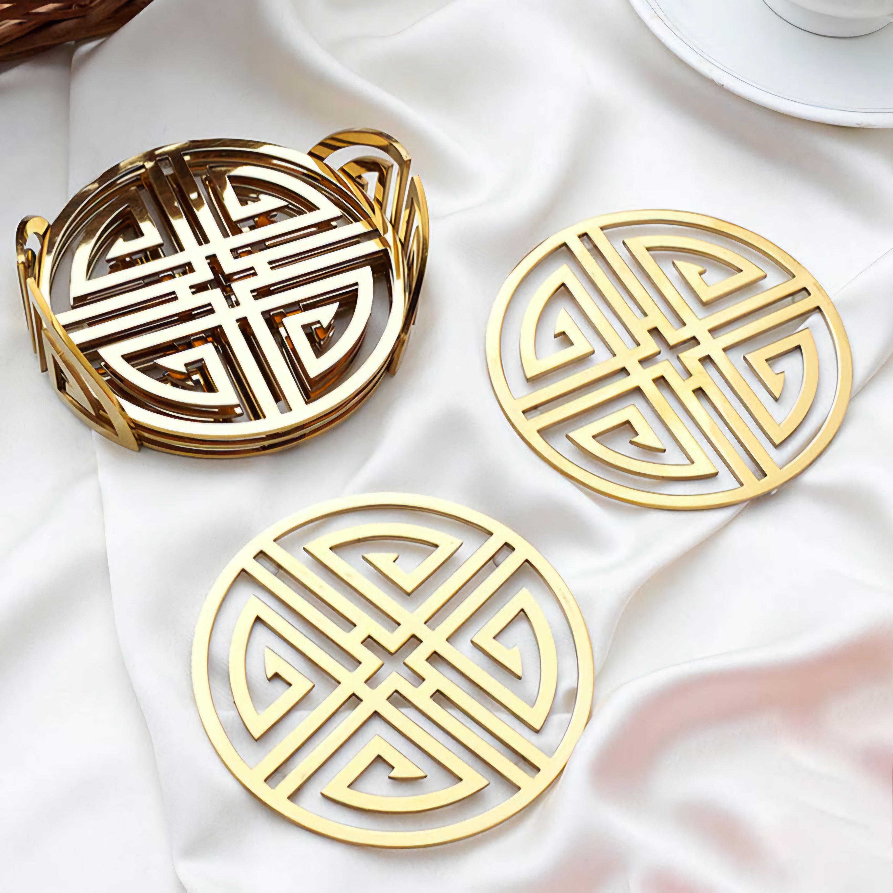 VALENCIA GOLD ROUND COASTER SET WITH HOLDER (SET OF 6)