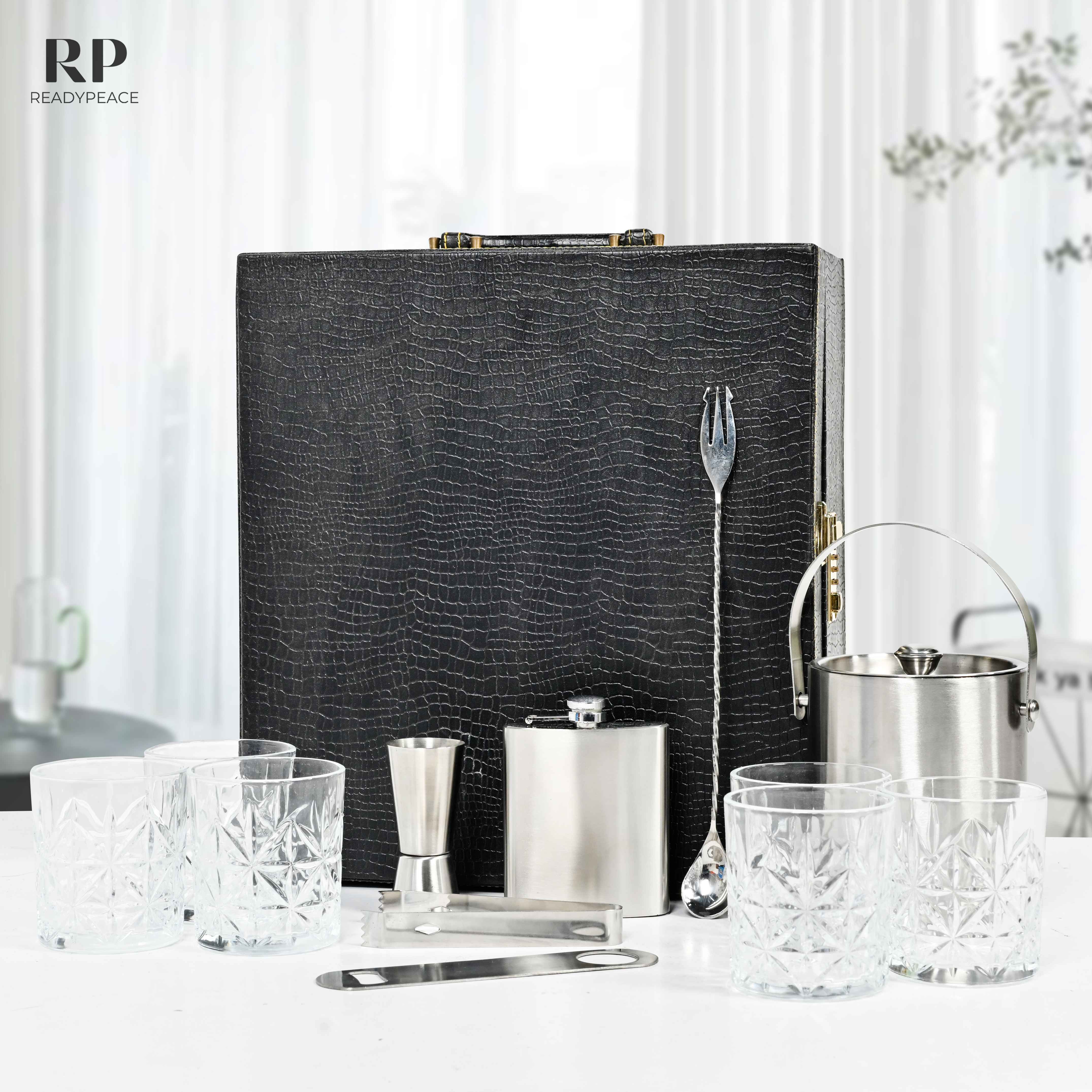 The Royale Traveler's 12 pcs Bar Case