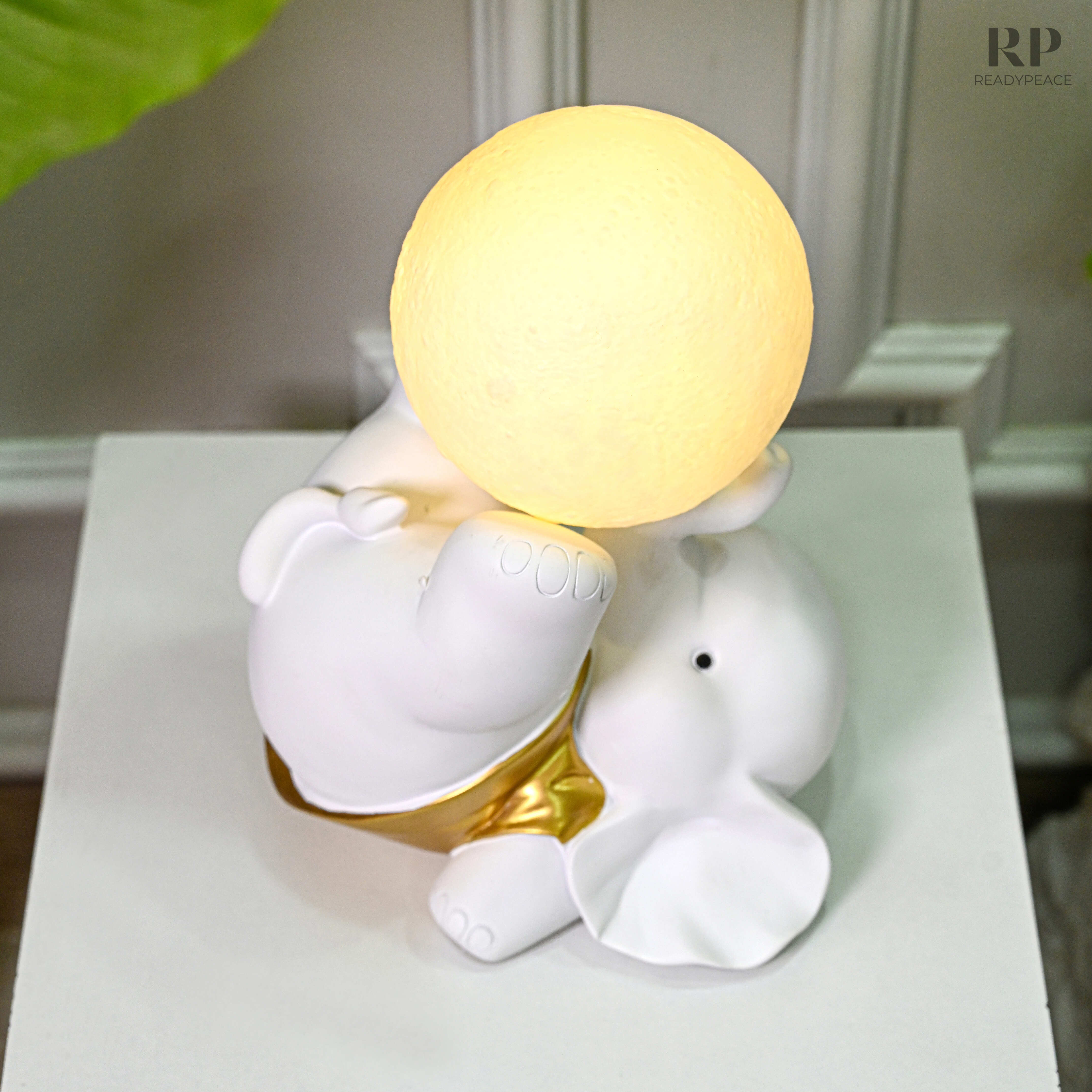 Lucky Cute Elephant with Moon Lamp