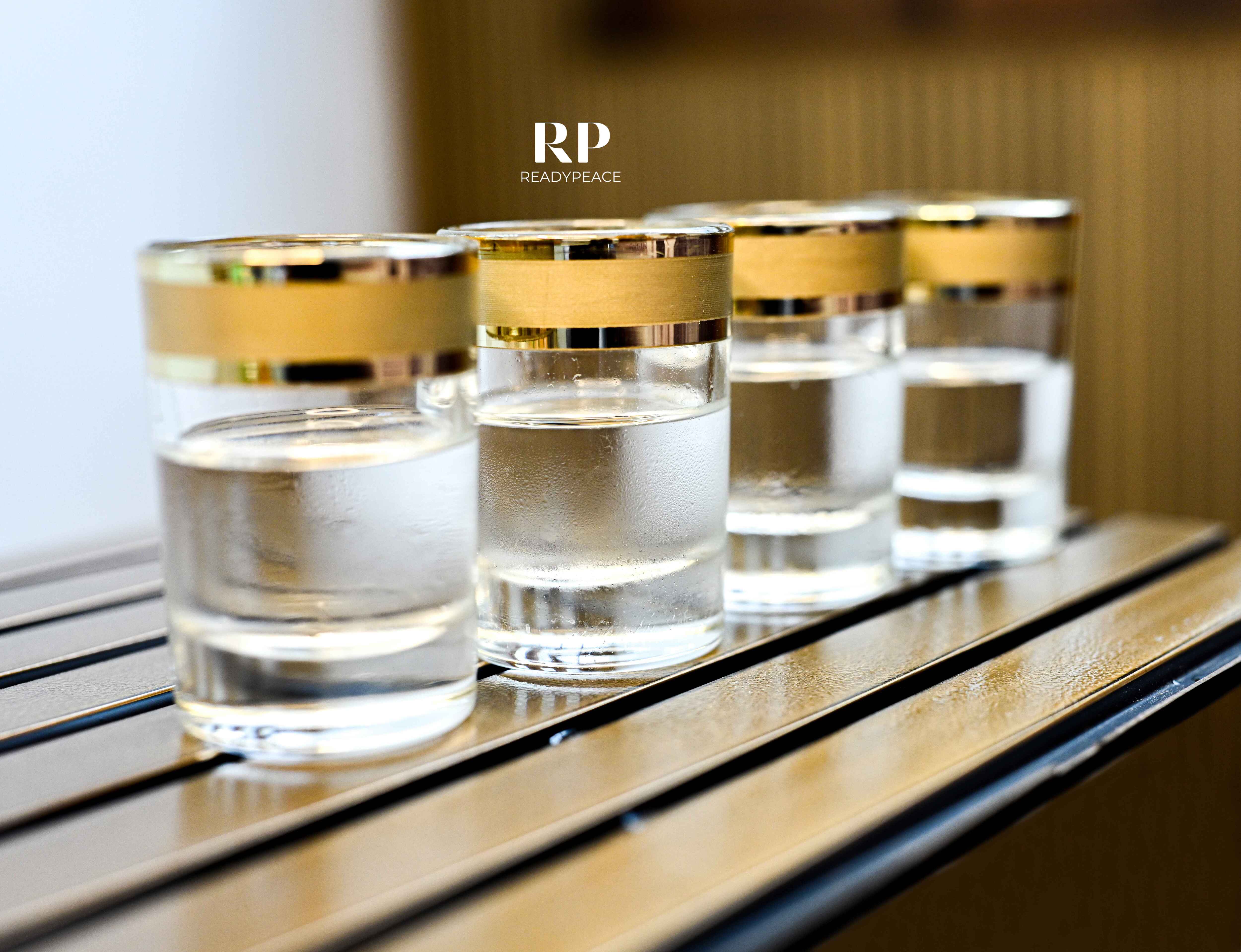 Arani Gold Plated Decanter with 6 Shot Glasses