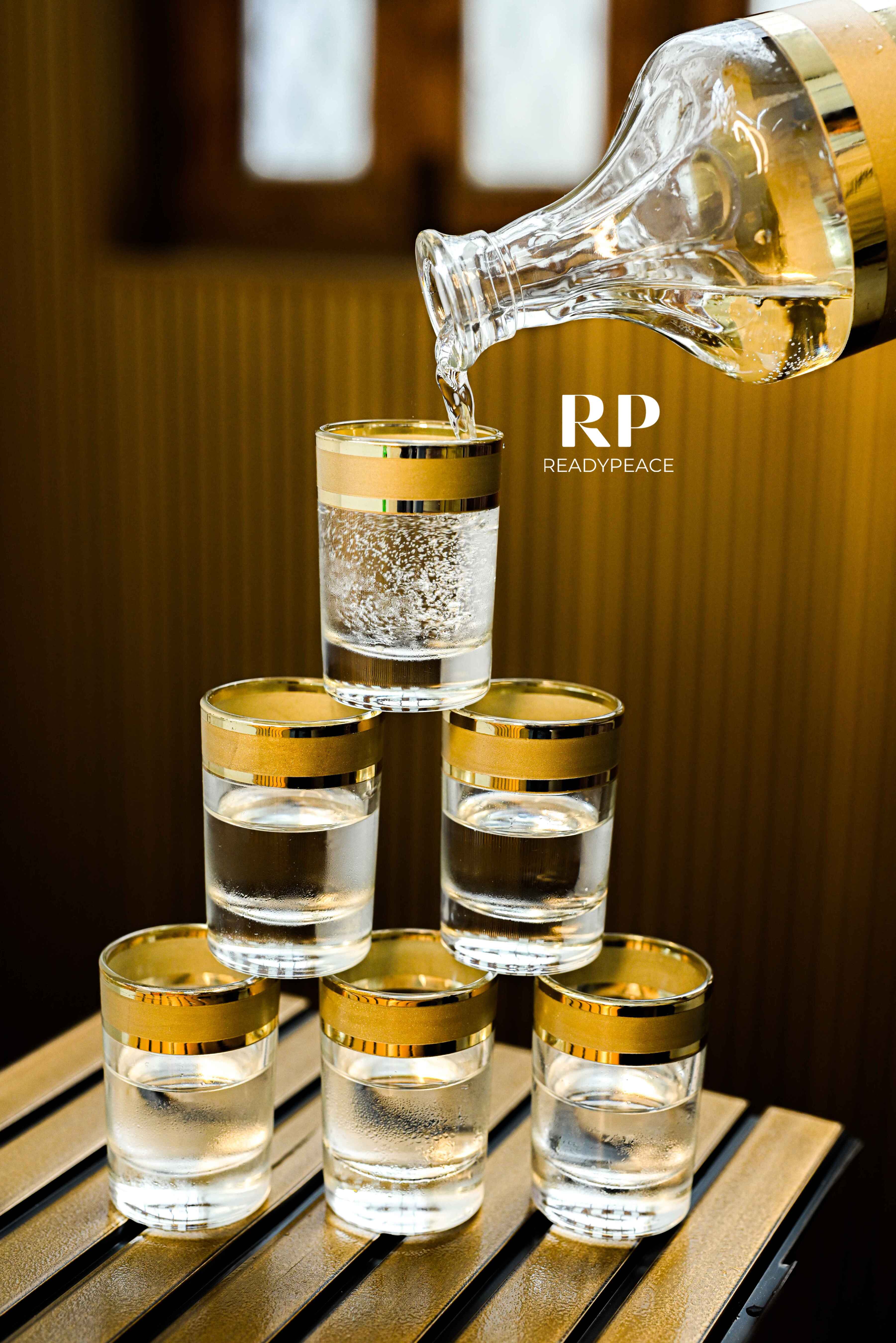 Arani Gold Plated Decanter with 6 Shot Glasses