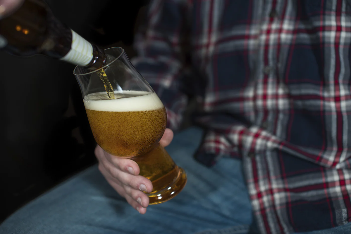 TO TILT OR NOT TO TILT HOW TO PROPERLY POUR A BEER (AND WHY)