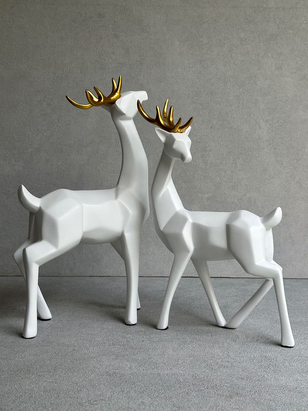 Couple Reindeer 2pcs Sculpture (White & Gold)