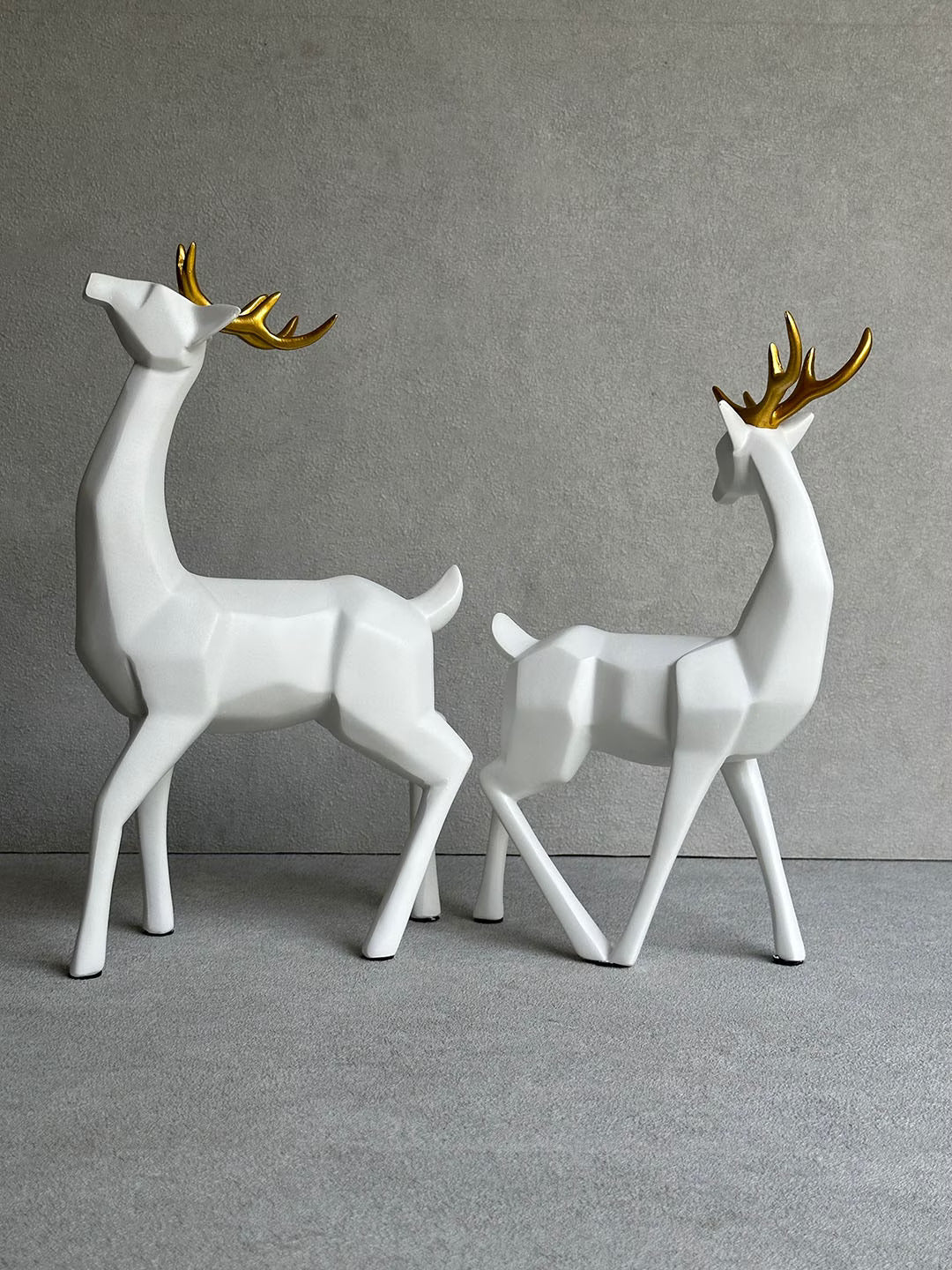 Couple Reindeer 2pcs Sculpture (White & Gold)